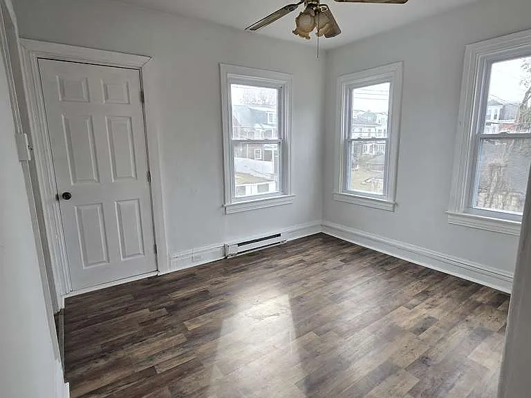 740 W Princess St #3 — Photo 1