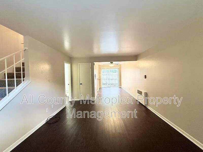 2 bed, 1.5 bath, 985 sqft, $1,450 — Photo 3