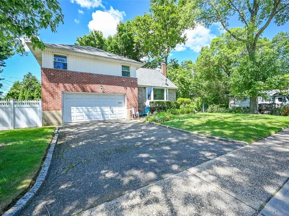 2 Gateway Drive, Syosset, NY 11791