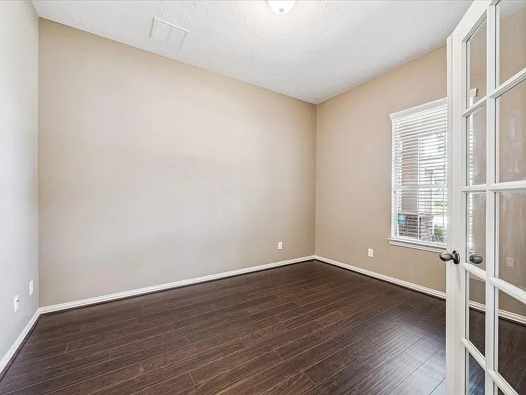 2821 Chinaberry Park Ln — Photo 7