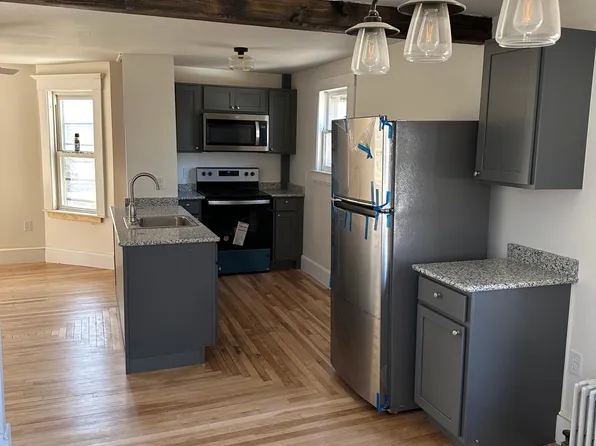 27 Merrimack St #B, Concord, NH 03303