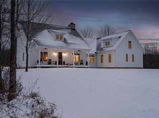 10049 Bartholomew Rd, Chagrin Falls, OH 44023