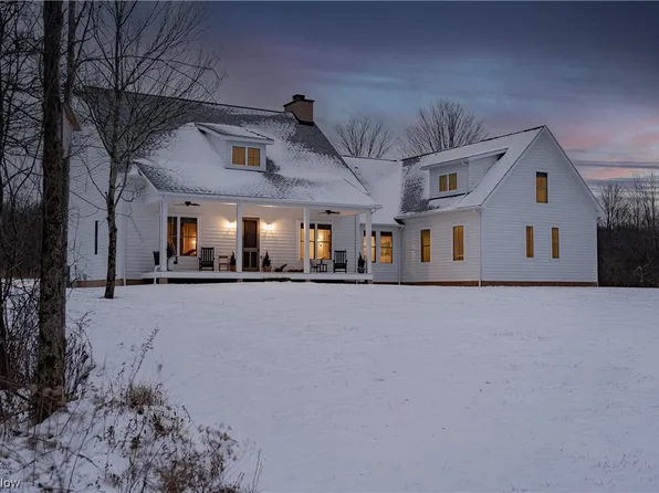 10049 Bartholomew Rd, Chagrin Falls, OH 44023
