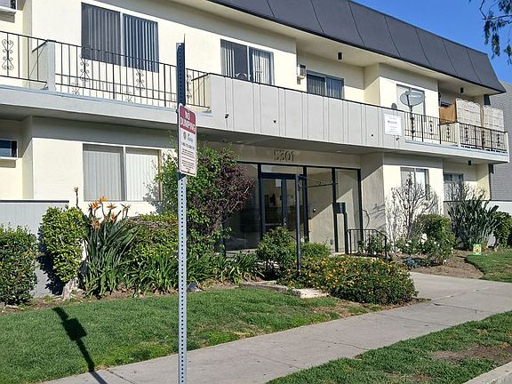 2nd image of 5301 Newcastle Ave #10