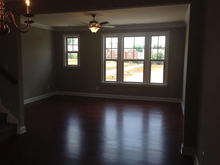 409 Village Commons Ln — Photo 4