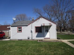 902 Colonial Dr, Machesney Park, IL