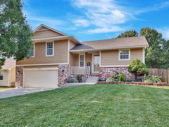 10211 E Countryside Cir, Wichita, KS 67207