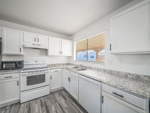 5th image of 741 E Halifax St