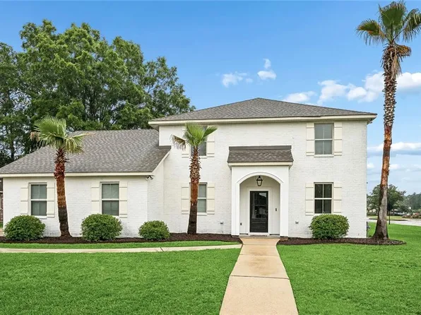 300 Place Saint Julien Pl, Covington, LA 70433
