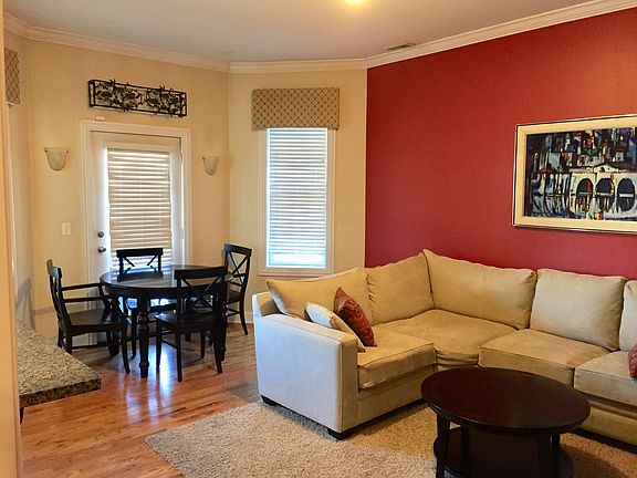 4th image of 4319 N Kenmore Ave #3S