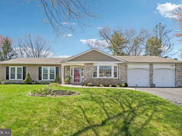 923 Pickering Dr, Yardley, PA 19067