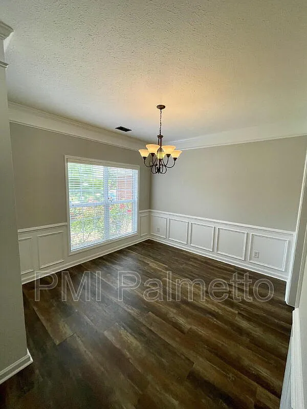 3 bed, 2.0 bath, 1600 sqft, $2,395 — Photo 4