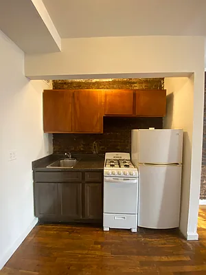 Rented by CMV Realty Inc. | media 6