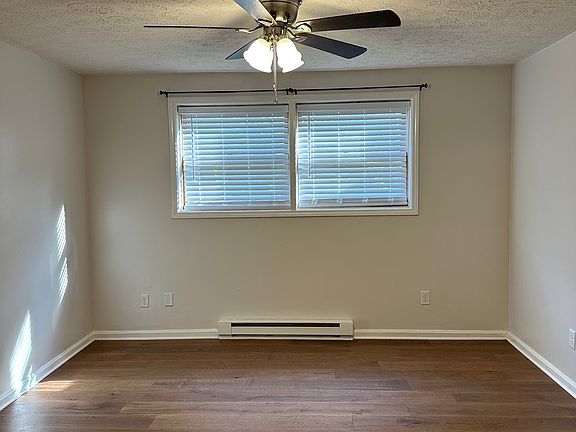 5th image of 137 Stoneybrook Ct Unit A2