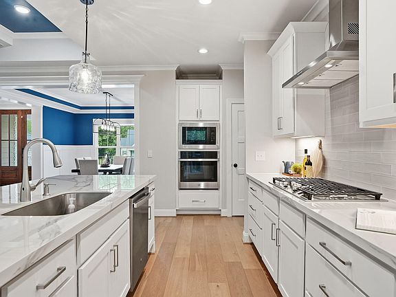 3rd image of 115 Old Garden Ln