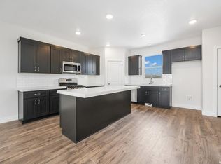 696 E Ryegrass Dr, Eagle Mountain, UT 84005
