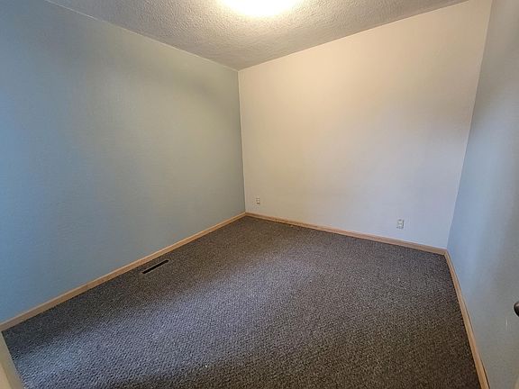 4th image of 140 Washington St