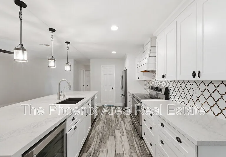 447 E Carson Dr — Photo 19