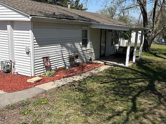 2nd image of 321 SE Baldwin Rd