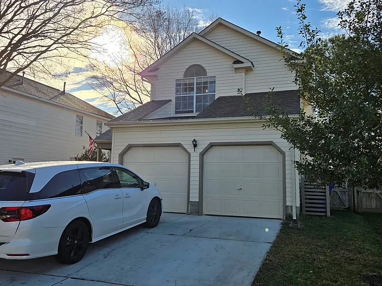 1480 Berkshire Dr — Photo 2