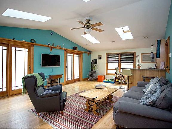 3rd image of 51 Tucker Ave