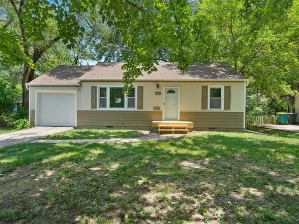 7509 Robinson St, Overland Park, KS 66204