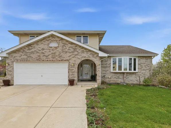 8920 Emerald Ct, Hickory Hills, IL 60457