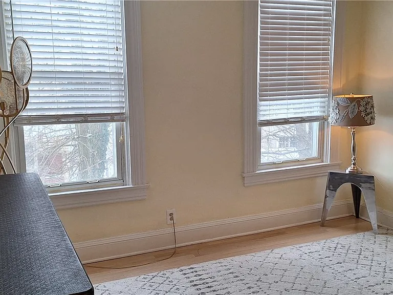 548 S Graham St — Photo 34