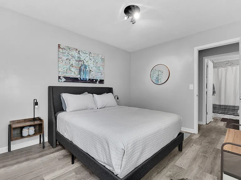 623 Lafayette Rd — Photo 16