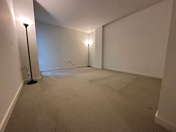 4th image of 555 4th St Unit 536