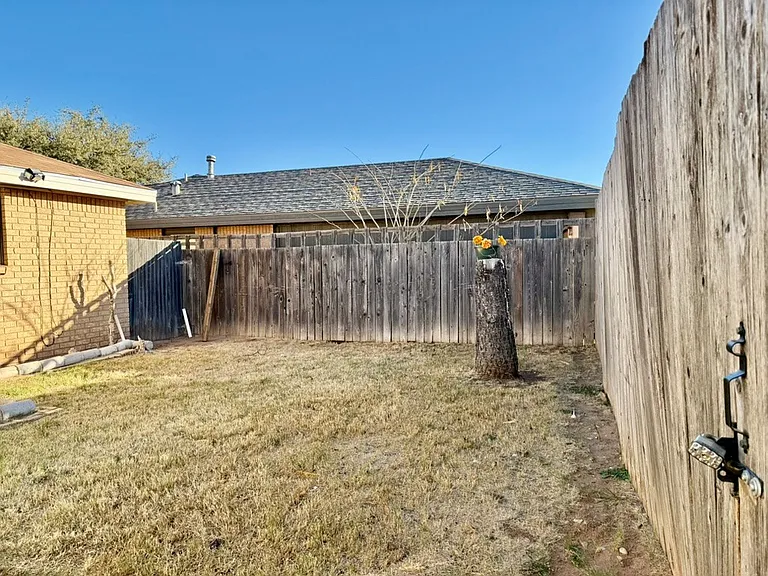 2405 Castleford Rd — Photo 26