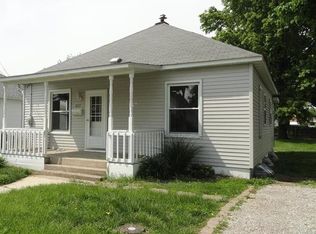 827 E Mill St, Staunton, IL 62088