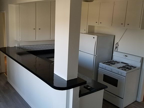 Kitchen showing kitchen bar