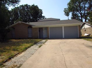 2028 Meadow Gln, Irving, TX 75060