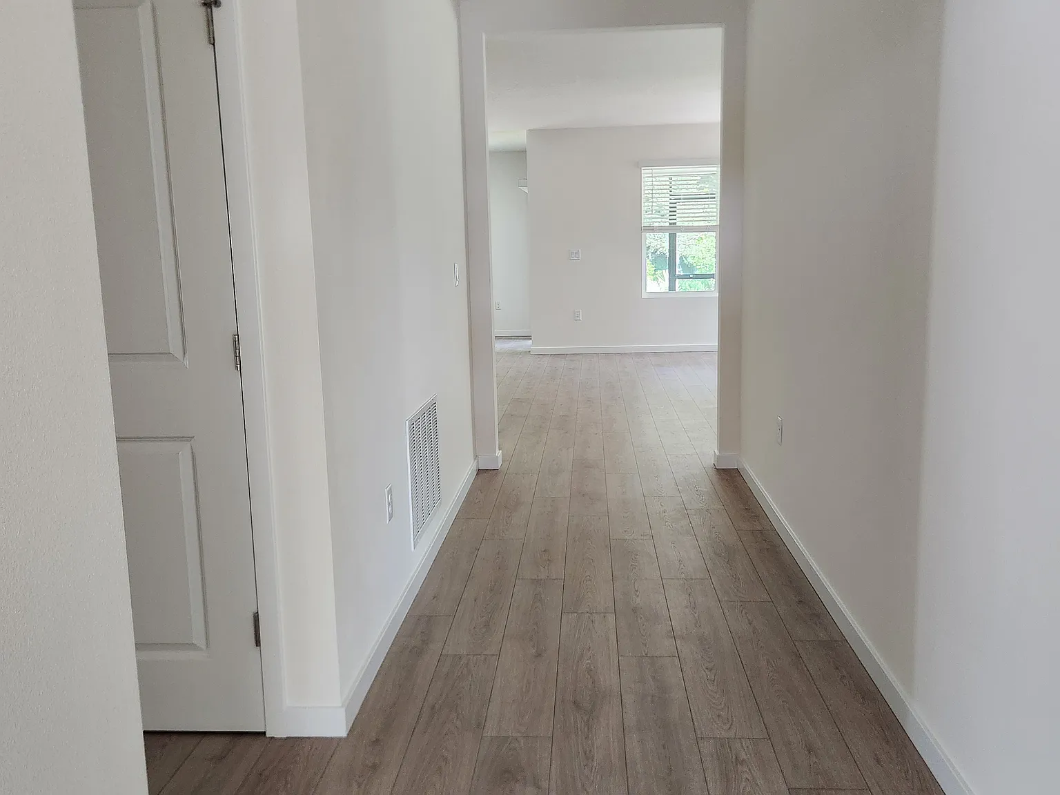 4 bed, 2336 sqft, $2,950 — Photo 4