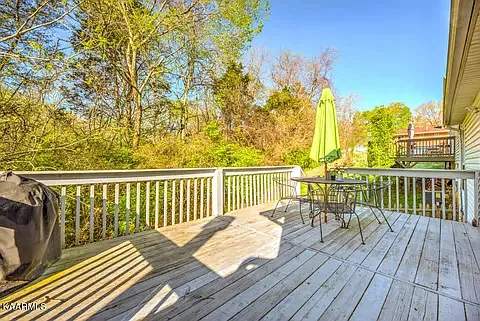 336 Creekview Ln — Photo 3