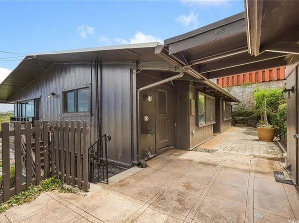1602 Mikahala Way #A-b, Honolulu, HI 96816