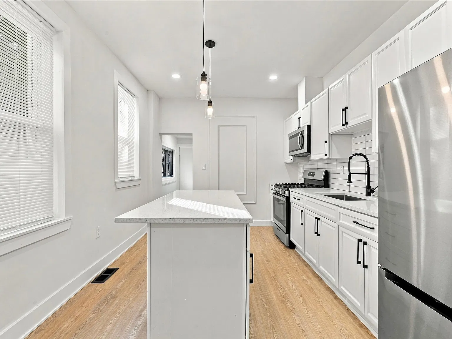 3 bed, 1377 sqft, $1,850 — Photo 3