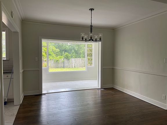 5th image of 1038 Rainbow St