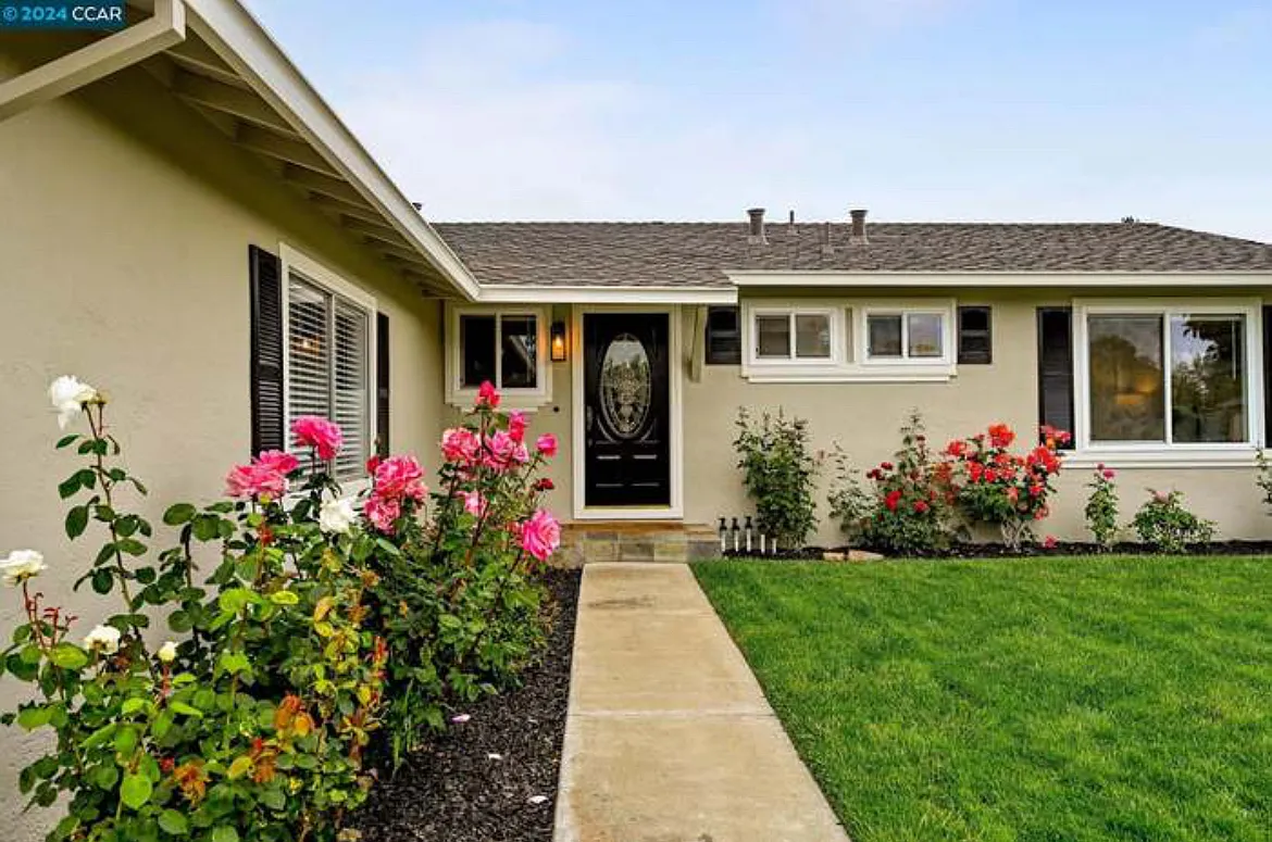 3 bed, 1100 sqft, $4,000 — Photo 2