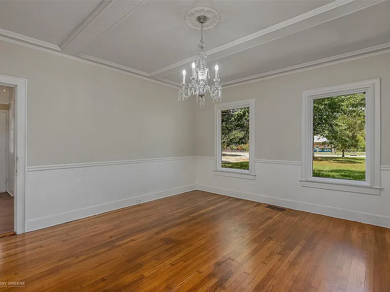 1212 E Kings Hwy — Photo 12