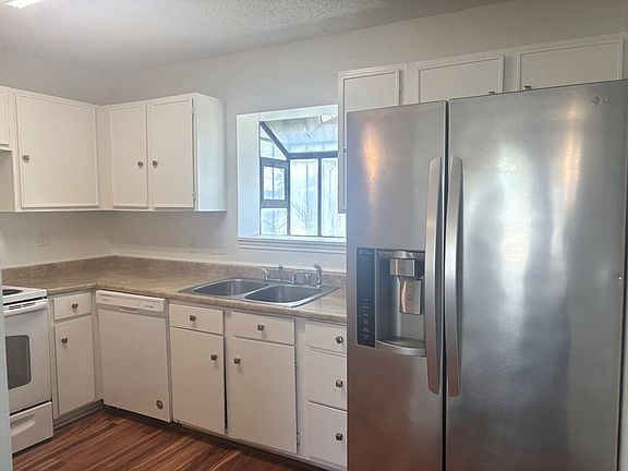5th image of 312 E Oak Ave