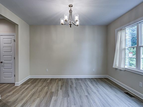 5th image of 101 Phillips Cir