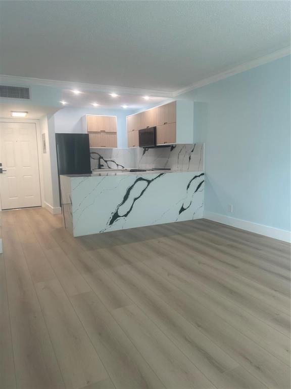 101 SE 6th Ave APT 5, photo 5