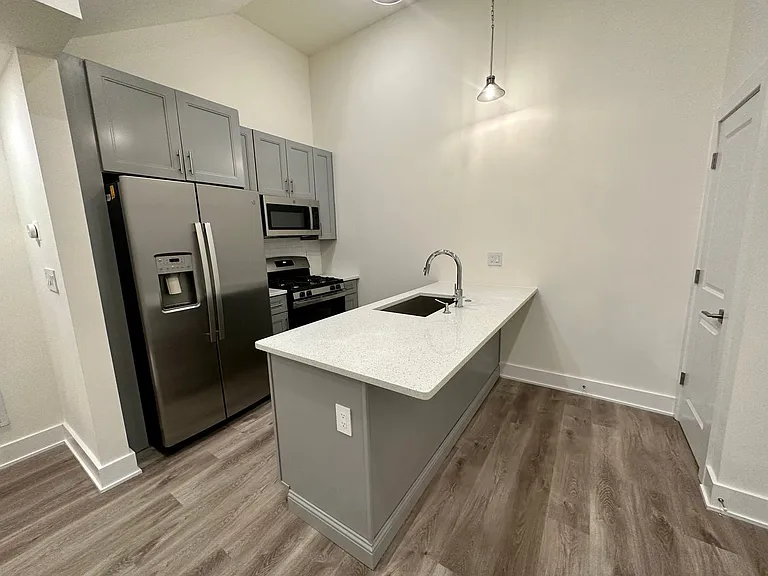 1115 N American St #C1 — Photo 7