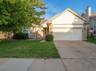 23601 Stauch Dr, Flat Rock, MI 48134