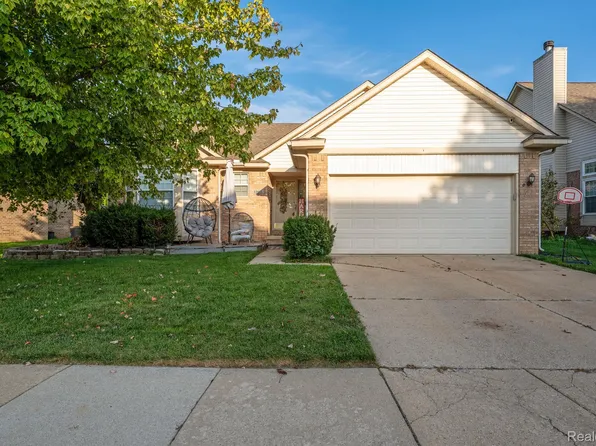 23601 Stauch Dr, Flat Rock, MI 48134