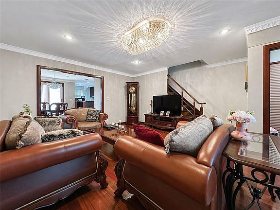 5th image of 2148 E 34th St
