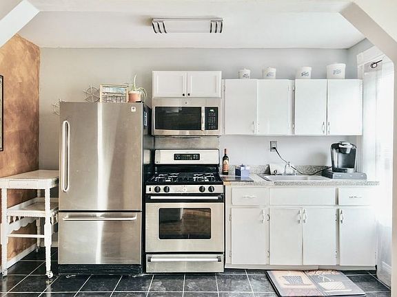 2nd image of 212 Van Buren St #3