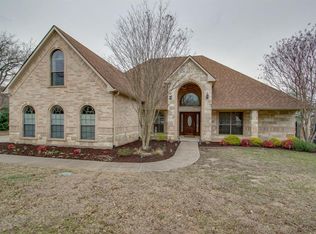 105 N Natural Spring Ln, Azle, TX 76020